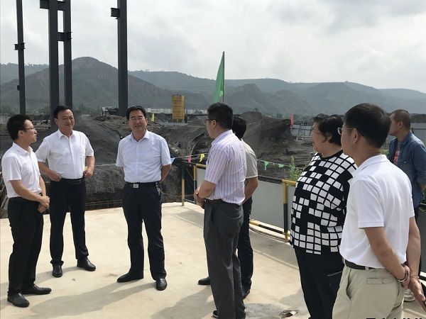 市人大常委會(huì )黨組副書(shū)記、副主任樊文浩一行調研泓源公司項目建設情況(圖2)