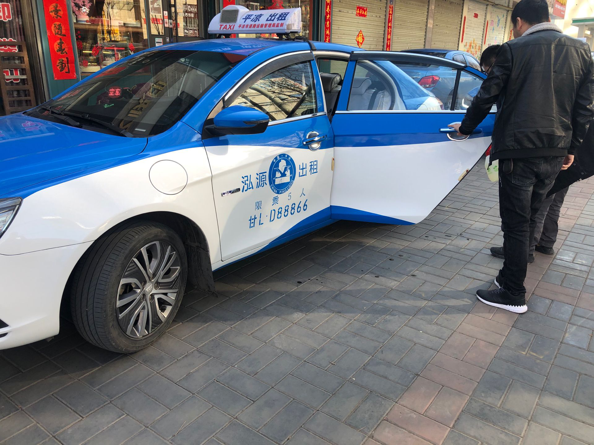 公司領(lǐng)導深入一線(xiàn)督查疫情防控工作(圖2)