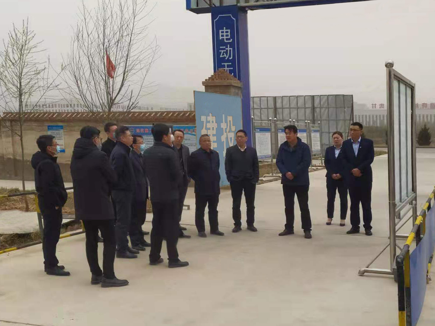 中能建集團考察平?jīng)鲞^(guò)境車(chē)輛綜合服務(wù)中心項目(圖1)
